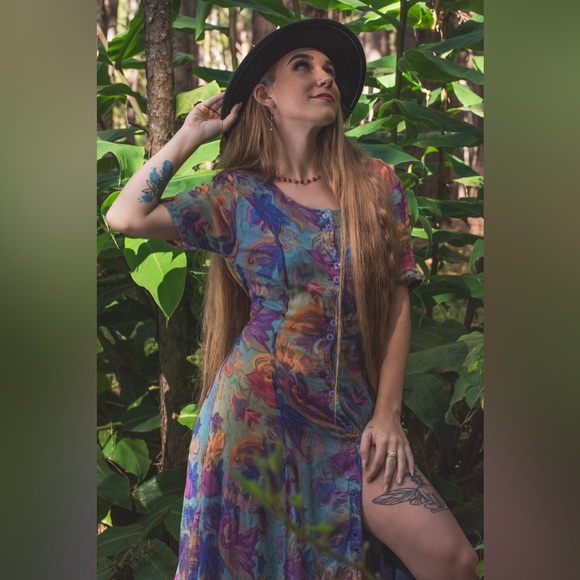 Meet your Posher | LeAnna 💖🌞🌿🦋💧✨🌊🌀⚡️ - Picture 4 of 4